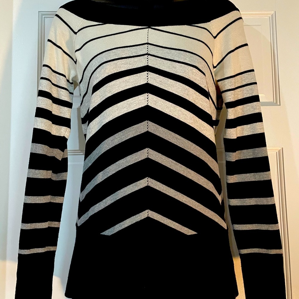 WHBM round neck flattering sweater - like NEW